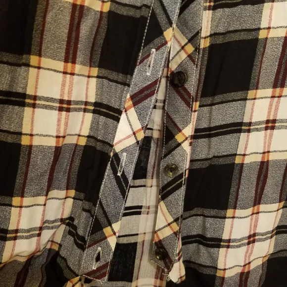 Sheer Plaid Flannel Patterned Button-Down Blouse W/ Collar | Spring Hues - Picture 9 of 13